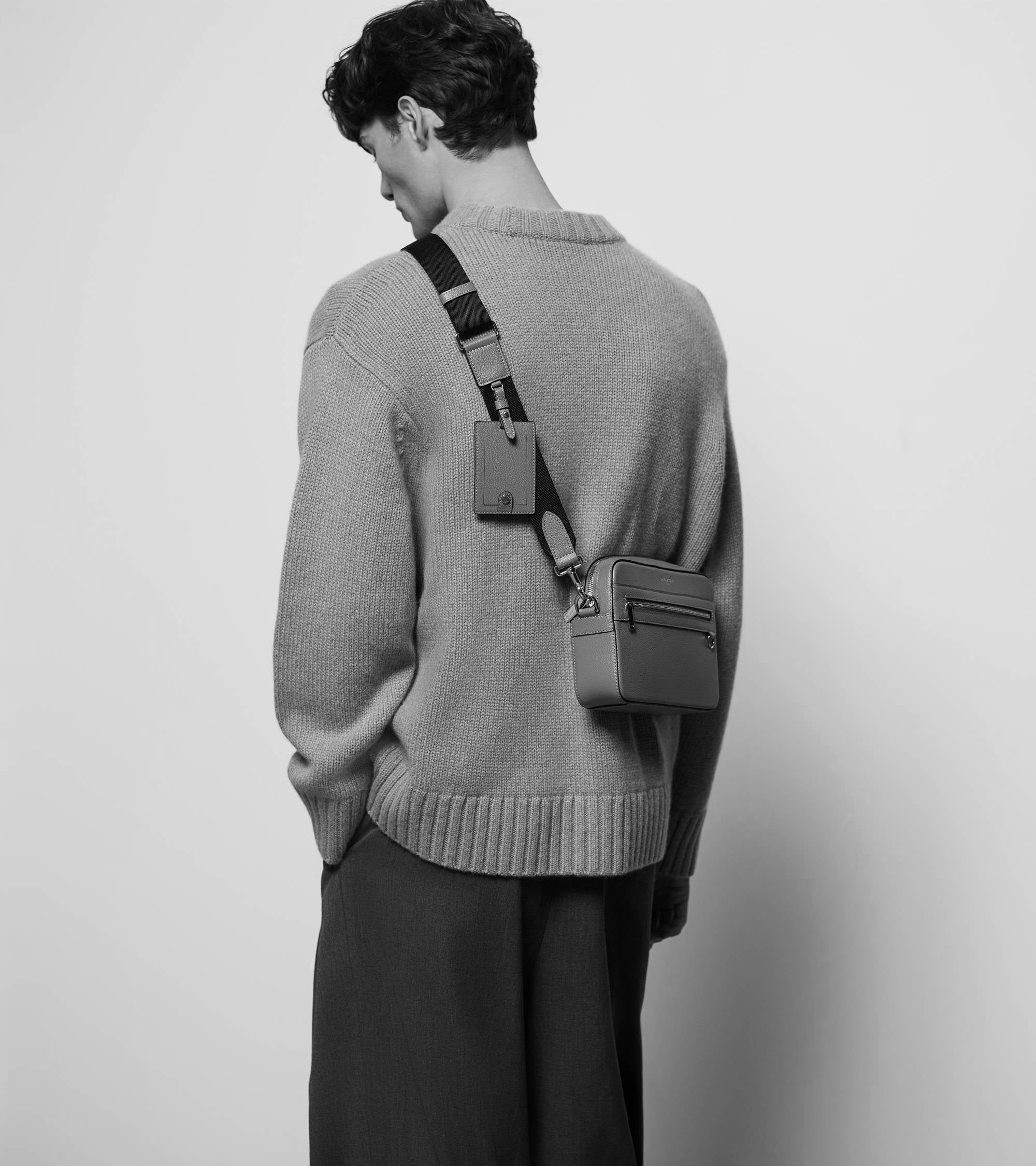 Emile camera bag in grained leather