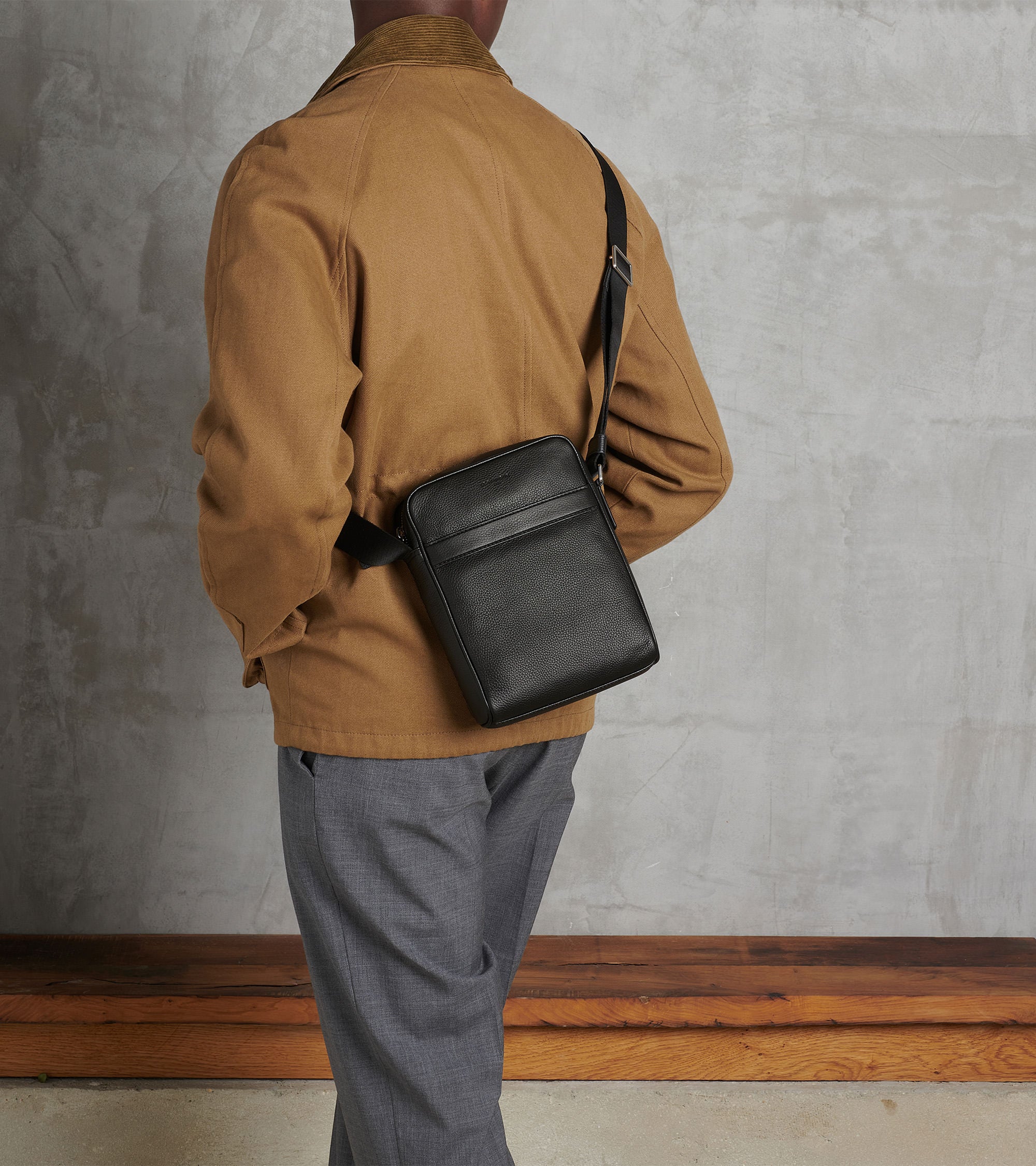 Bolsa media Charles de piel texturizada