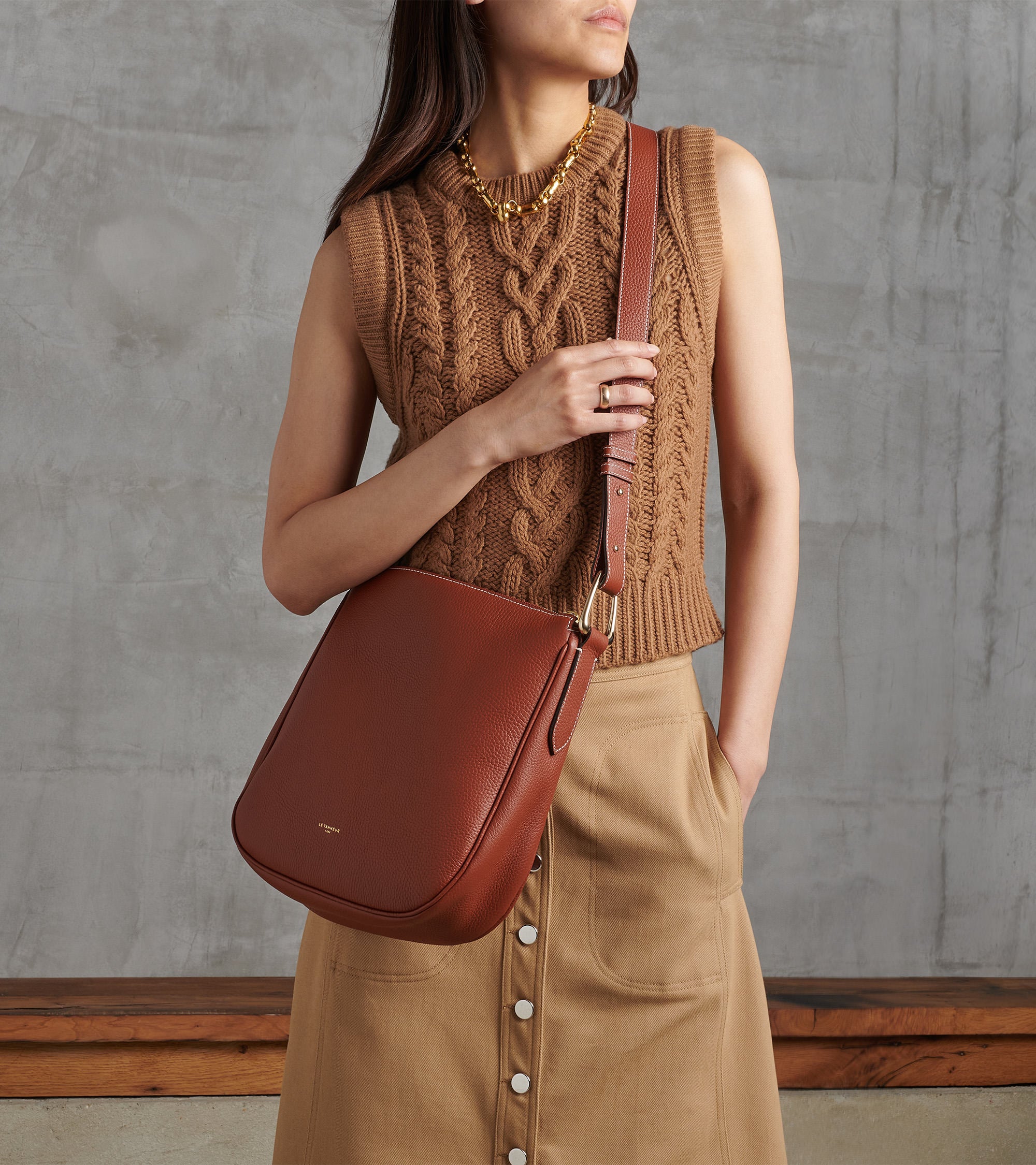Bolso hobo de tamaño medio Madeleine en cuero de ternero graneado
